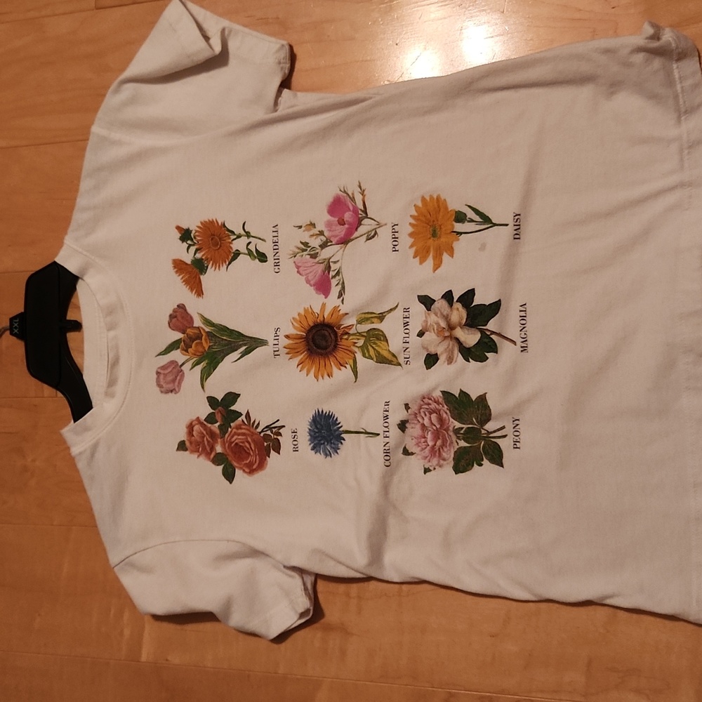 Juniors small fifth sun white flower shirt